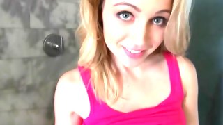 Sexy teen with gorgeous eyes shows her pretty..